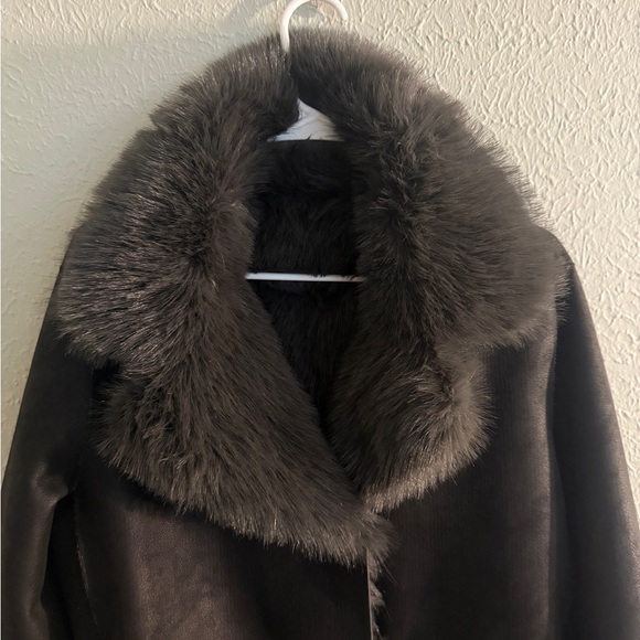 Zara Reversible Faux Fur Women's jacket - Picture 3 of 10